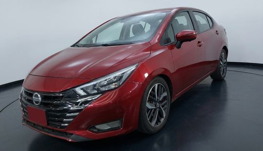 Nissan • Versa