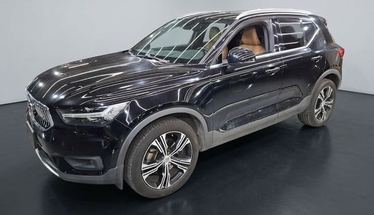 Volvo • XC40
