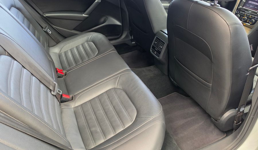 Volkswagen Passat 2.5 HIGHLINE AUTO Sedan 2018
