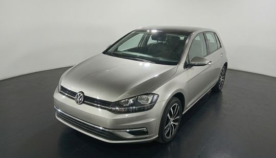 Volkswagen • Golf