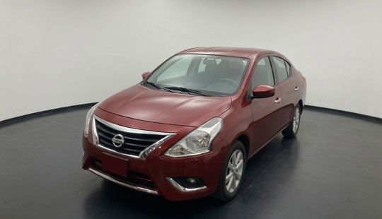 Nissan • Versa