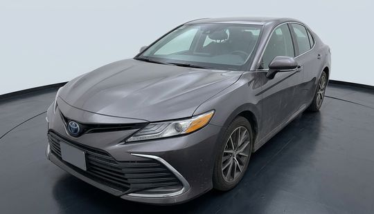 Toyota • Camry