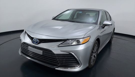Toyota • Camry
