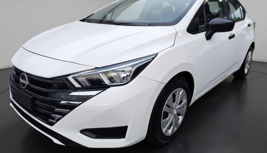 Nissan • Versa