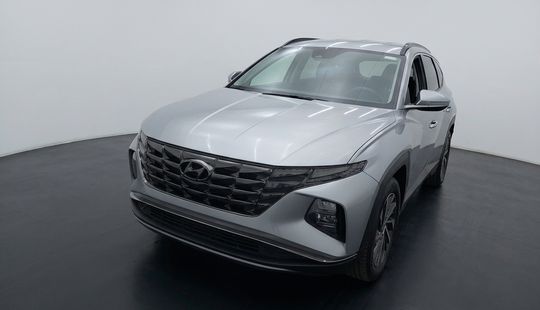 2023 • 27,167 km • Automático