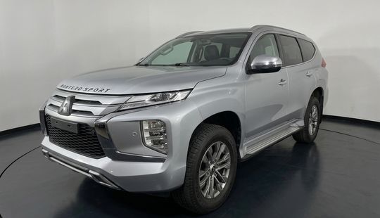 Mitsubishi • Montero