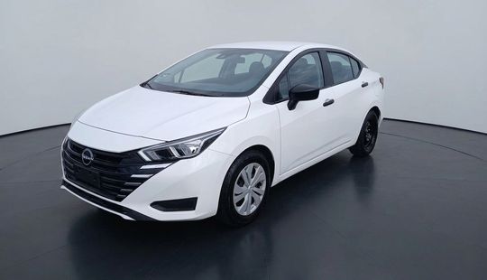 Nissan • Versa