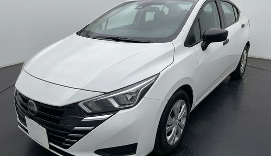Nissan • Versa