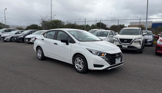 Nissan • Versa