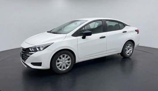 Nissan • Versa