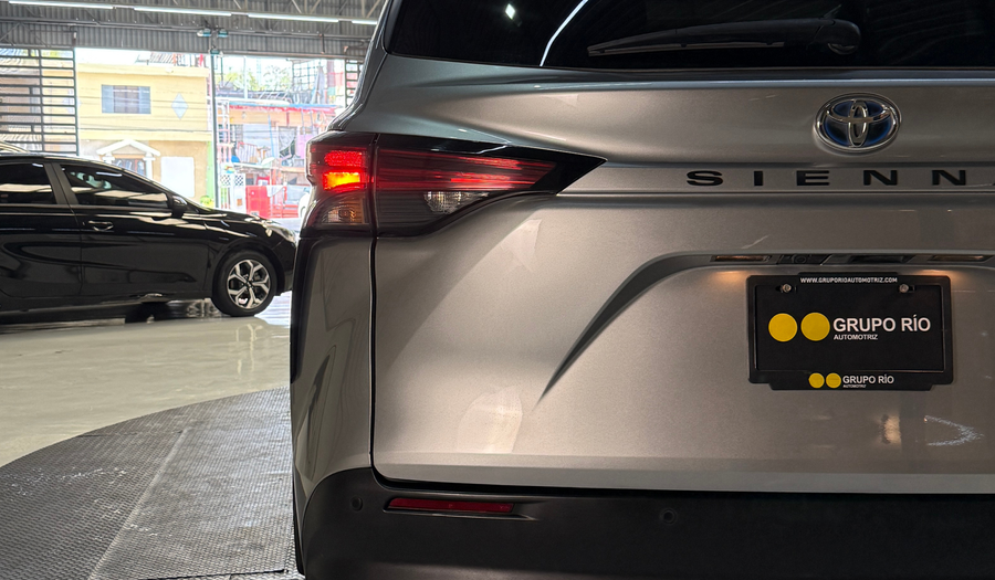 Toyota Sienna 2.5 HEV XLE PIEL AUTO Minivan 2022
