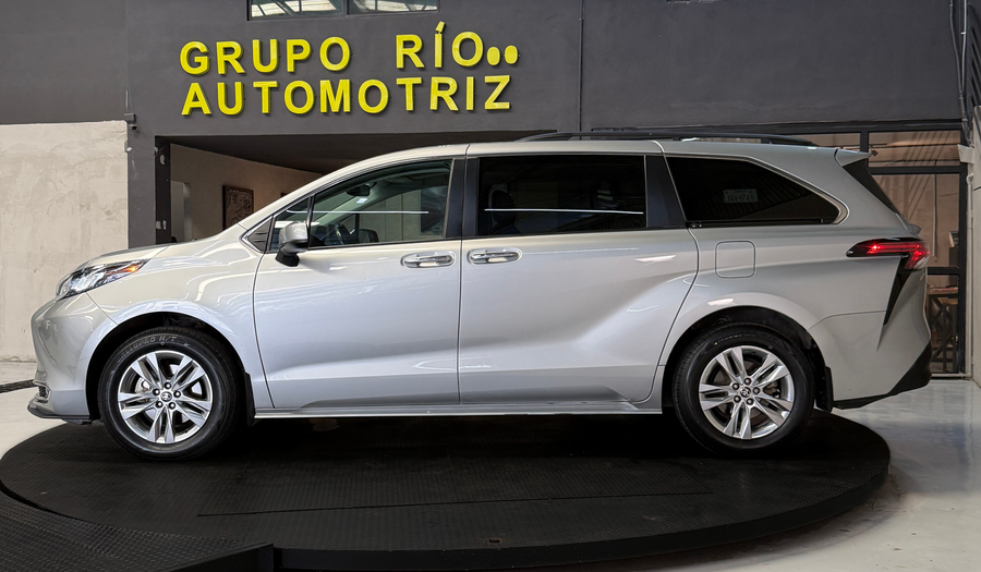 Toyota Sienna 2.5 HEV XLE PIEL AUTO Minivan 2022