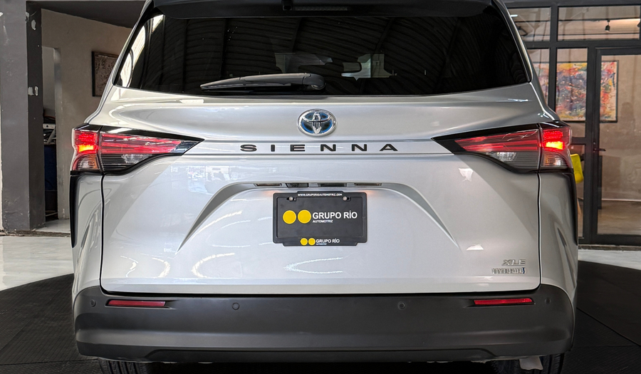 Toyota Sienna 2.5 HEV XLE PIEL AUTO Minivan 2022