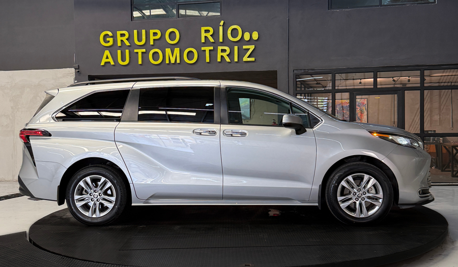 Toyota Sienna 2.5 HEV XLE PIEL AUTO Minivan 2022