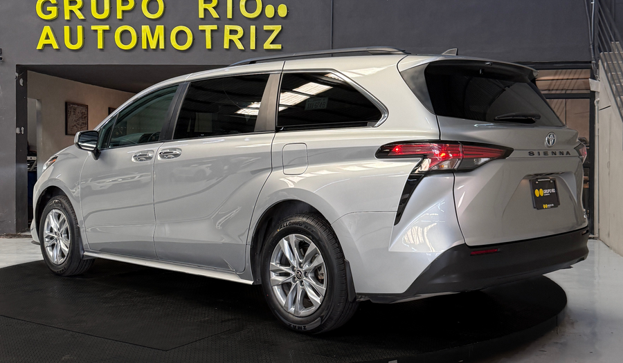 Toyota Sienna 2.5 HEV XLE PIEL AUTO Minivan 2022