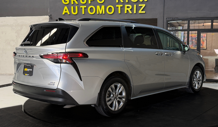 Toyota Sienna 2.5 HEV XLE PIEL AUTO Minivan 2022
