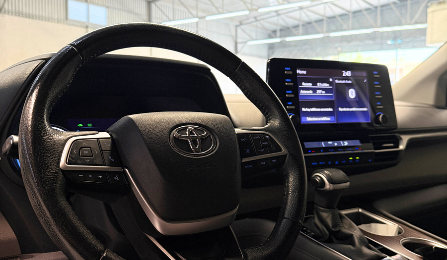 Toyota Sienna 2.5 HEV XLE PIEL AUTO Minivan 2022