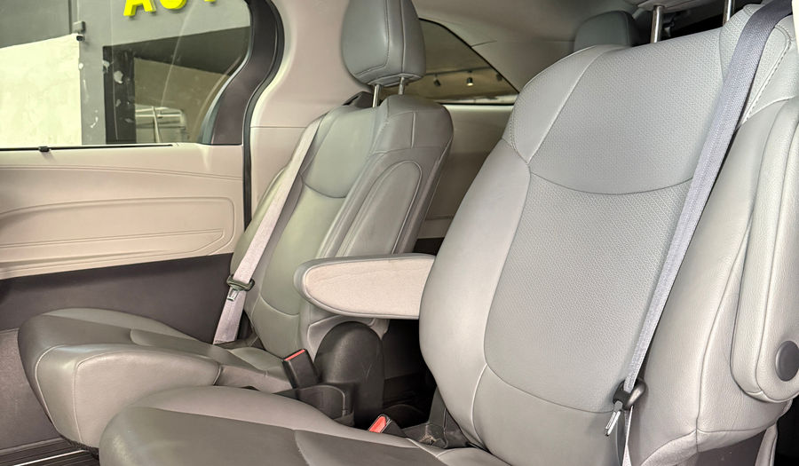 Toyota Sienna 2.5 HEV XLE PIEL AUTO Minivan 2022