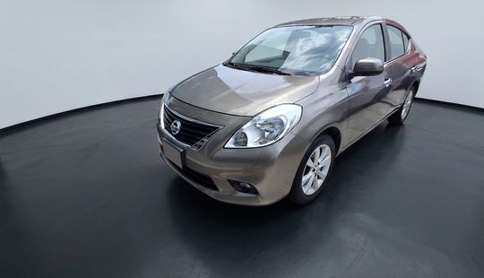 Nissan • Versa