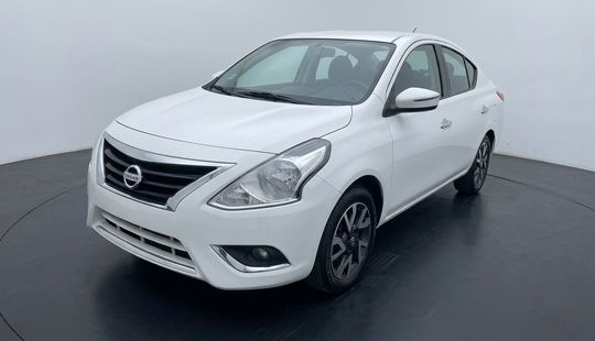 Nissan • Versa