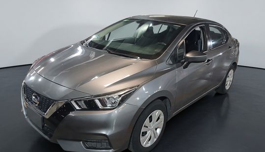 Nissan • Versa