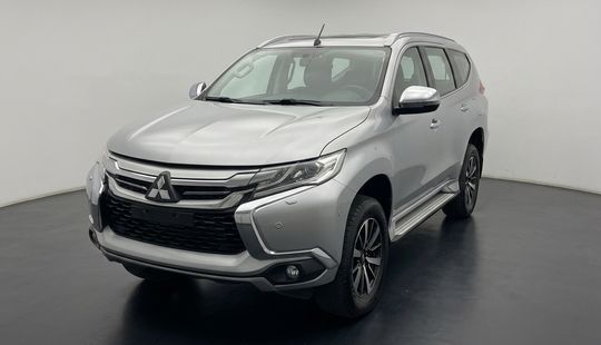 Mitsubishi • Montero