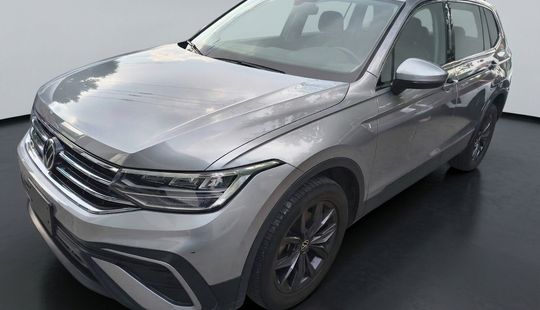 Volkswagen • Tiguan