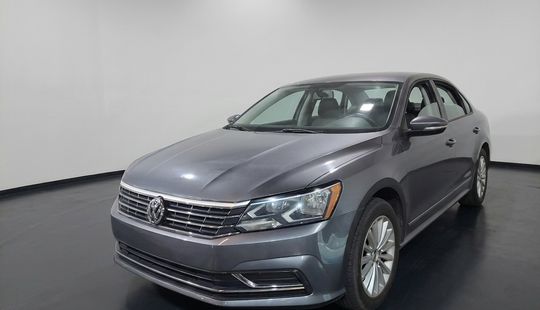 Volkswagen • Passat