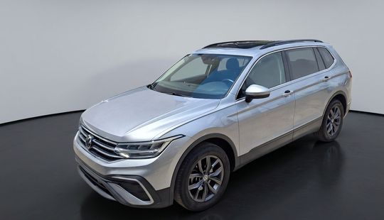 Volkswagen • Tiguan