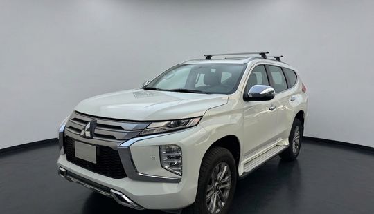 Mitsubishi • Montero