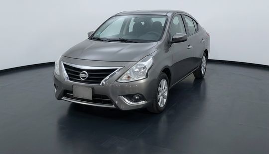 Nissan • Versa