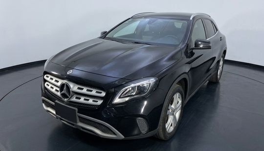 Mercedes Benz • Clase GLA