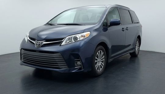 Toyota • Sienna
