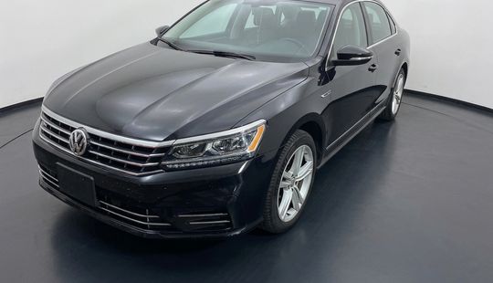 Volkswagen • Passat