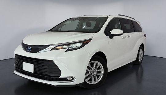 Toyota • Sienna