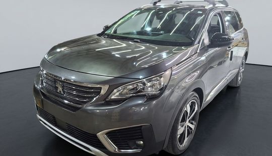 Peugeot • 5008