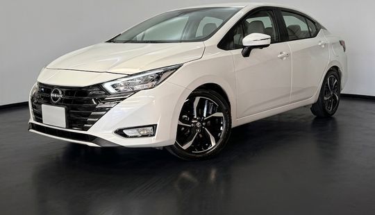 Nissan • Versa