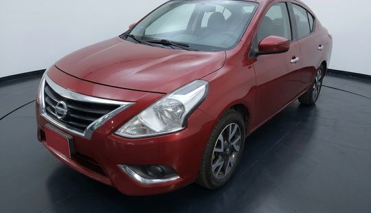 Nissan • Versa