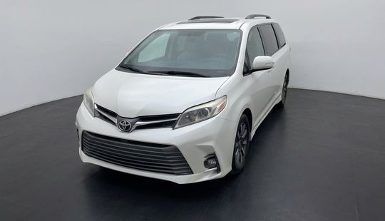 Toyota • Sienna