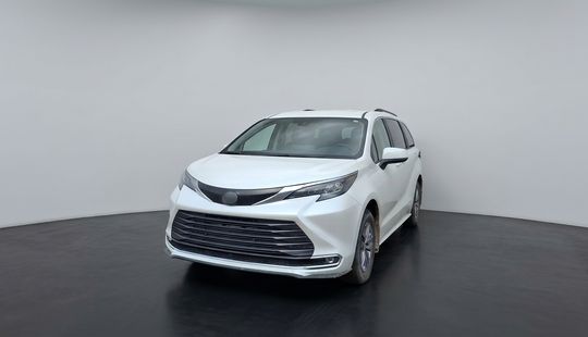 Toyota • Sienna