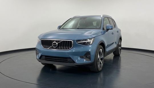 Volvo • XC40