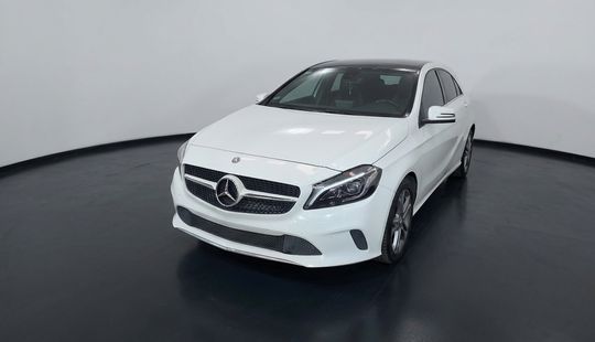 Mercedes Benz • Clase A