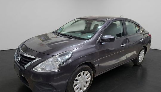 Nissan • Versa