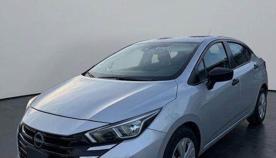 Nissan • Versa