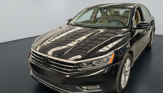 Volkswagen • Passat