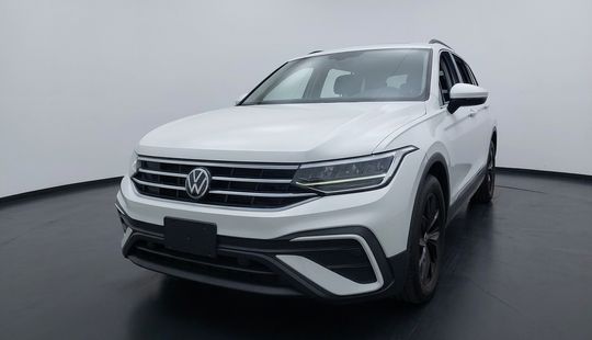 Volkswagen • Tiguan