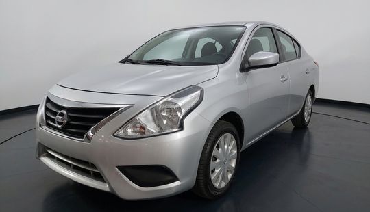 Nissan • Versa