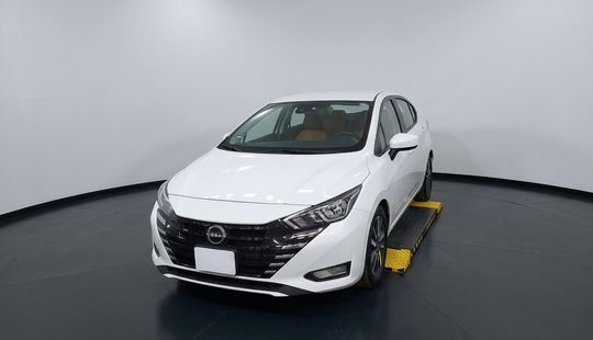 Nissan • Versa