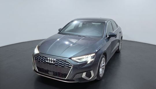 2023 • 31,975 km • Automático