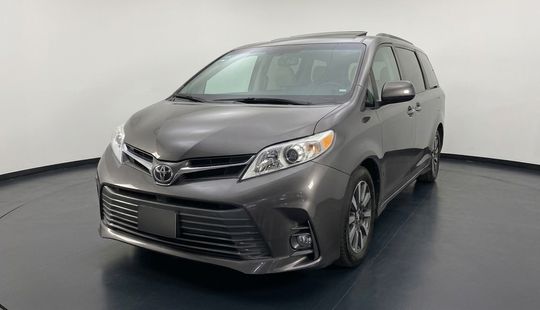 Toyota • Sienna